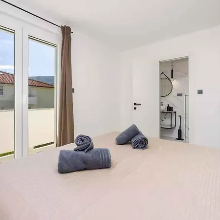 Holiday home In - Insel Krk 45221 *